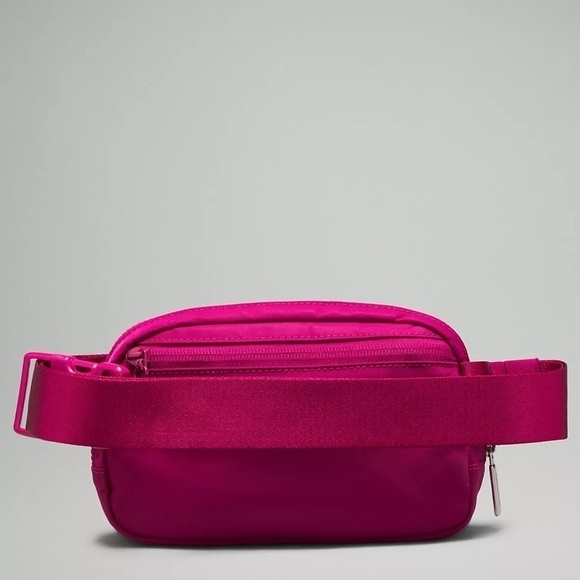 Lululemon Everywhere Belt Bag Wild Berry Magenta Crossbody EBB Bag Nwt - Picture 3 of 6
